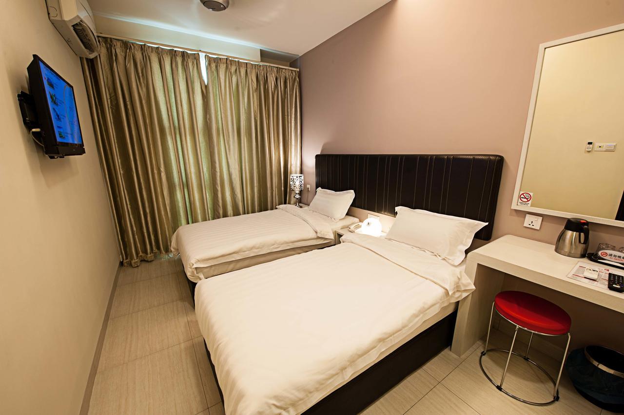 Seven Hotel Putatan Buitenkant foto
