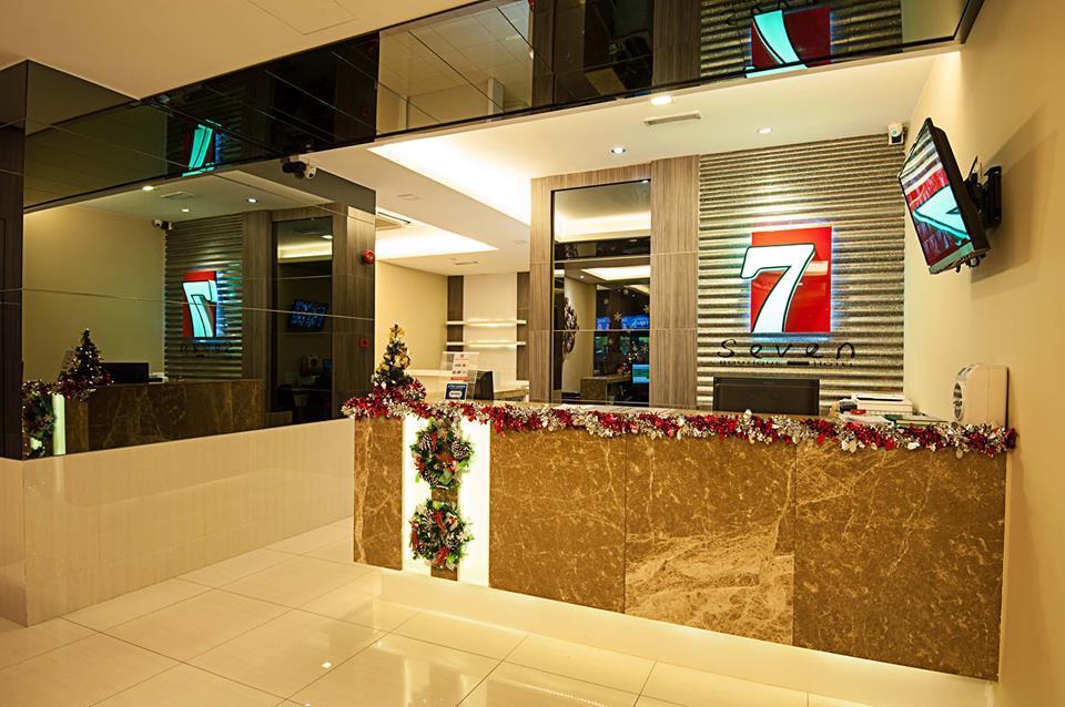 Seven Hotel Putatan Buitenkant foto