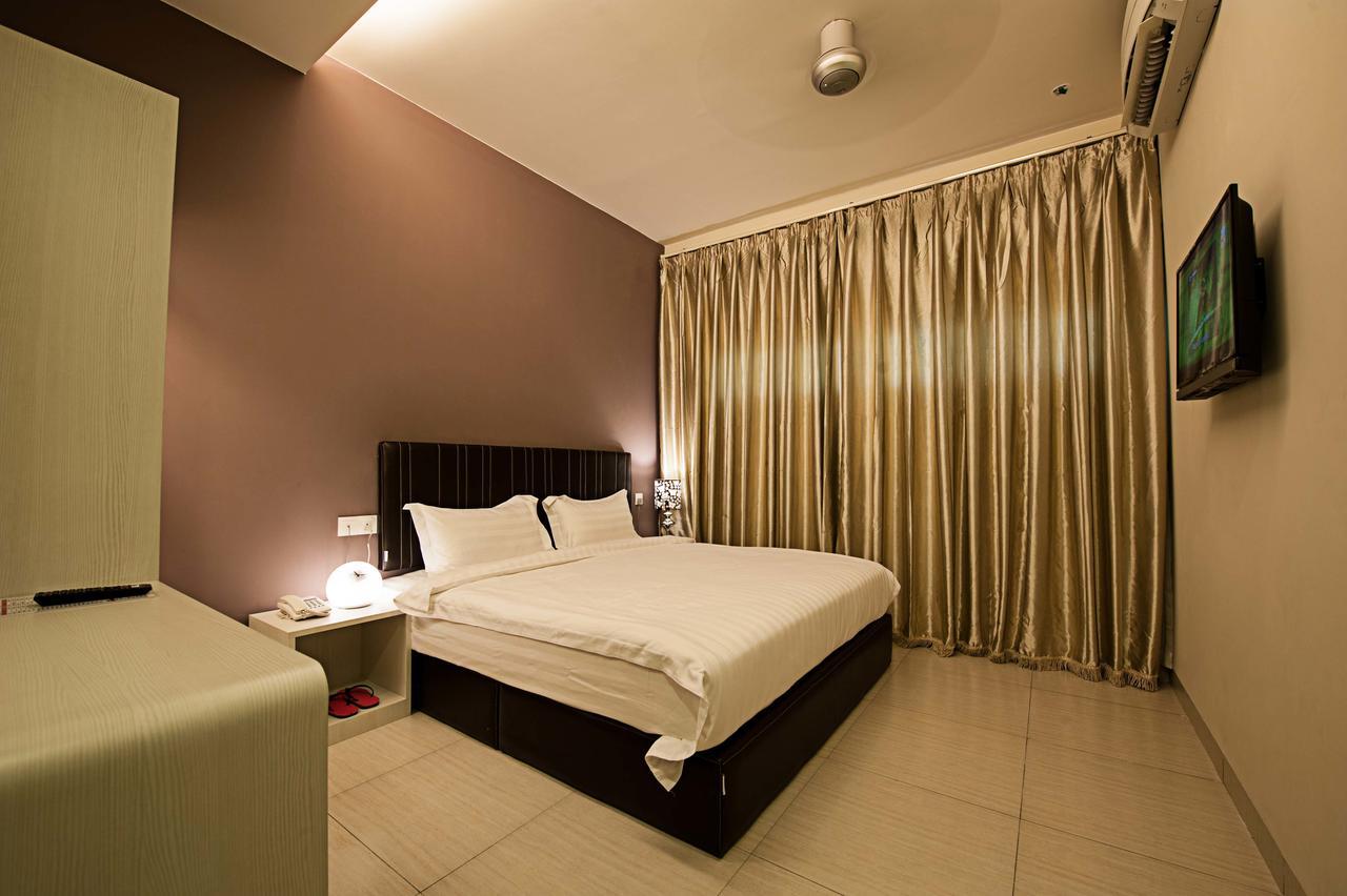 Seven Hotel Putatan Buitenkant foto