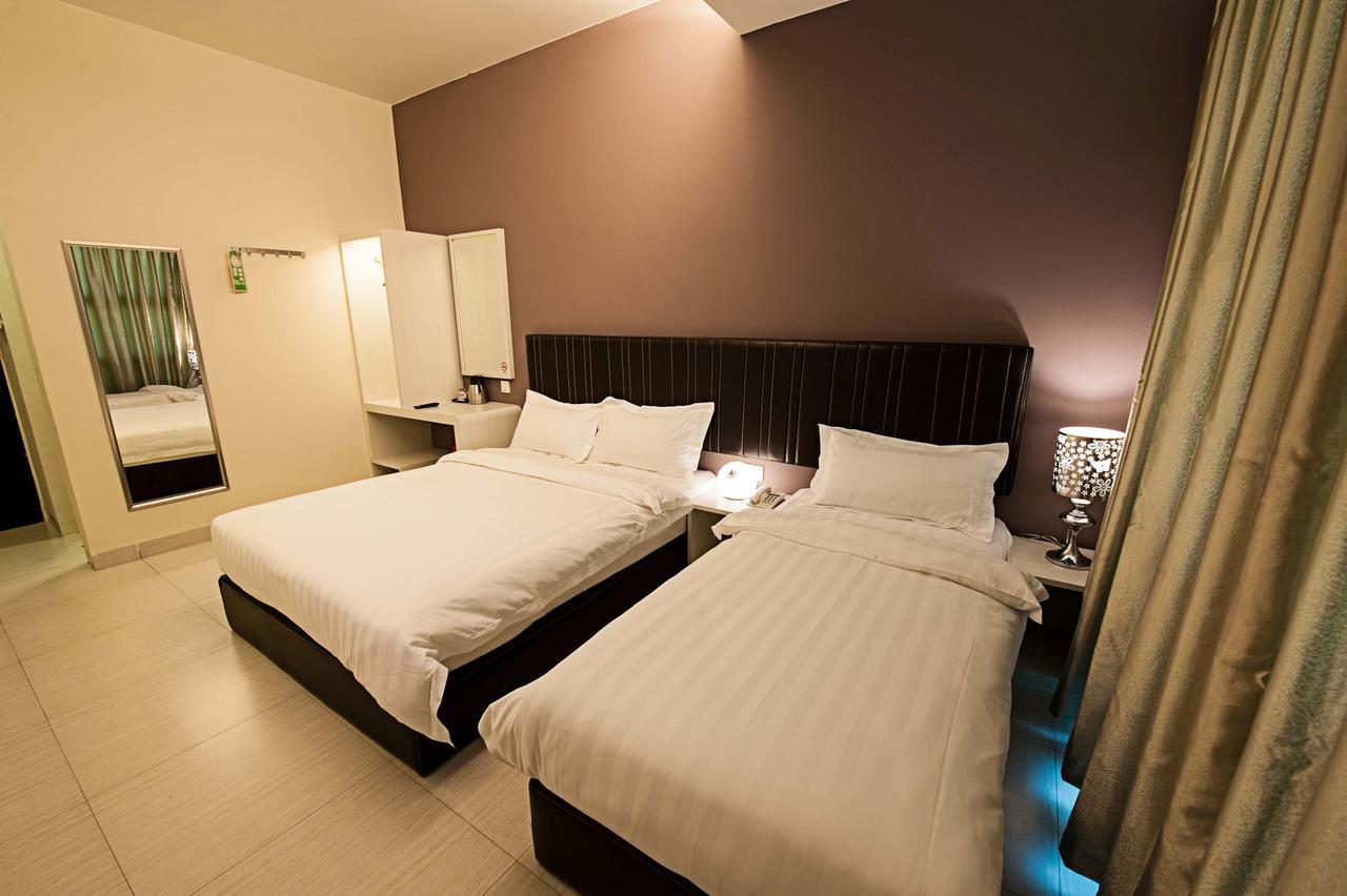Seven Hotel Putatan Buitenkant foto