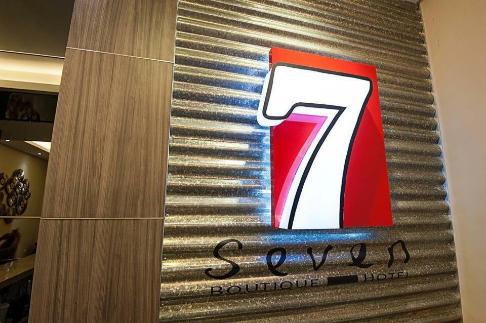 Seven Hotel Putatan Buitenkant foto